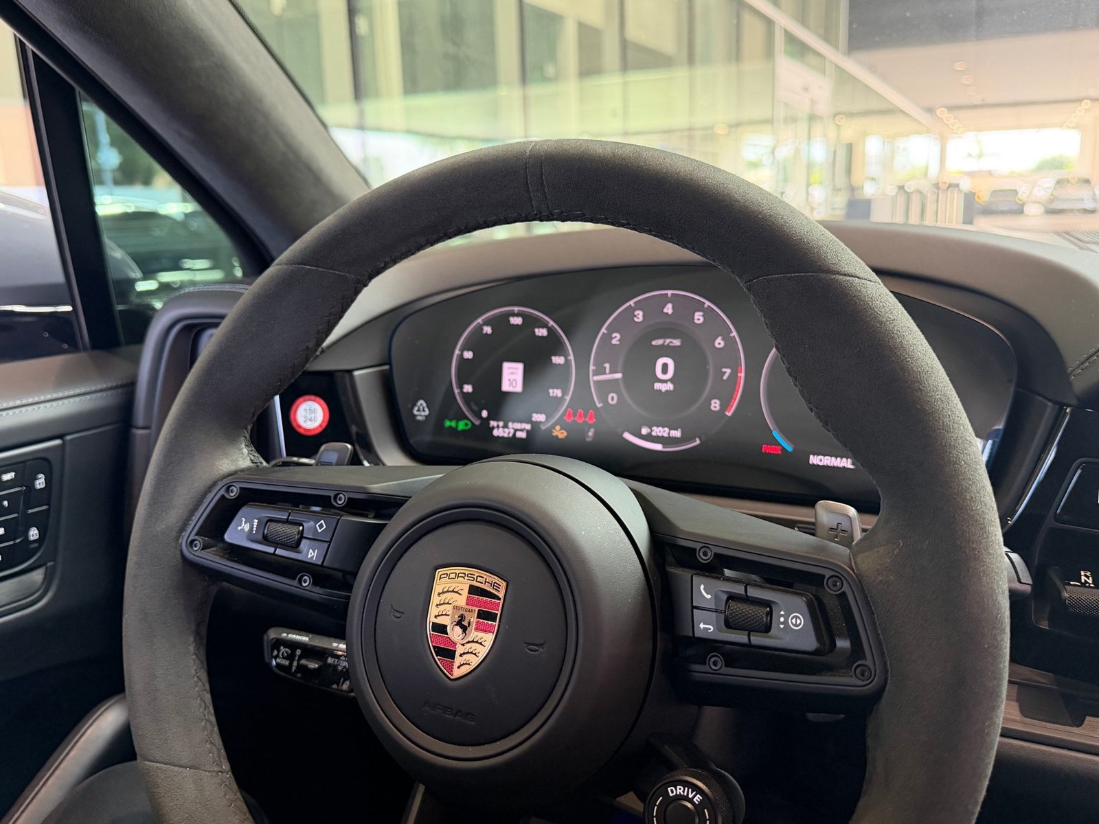 Certified 2025 Porsche Cayenne GTS AWD/4WD image 30