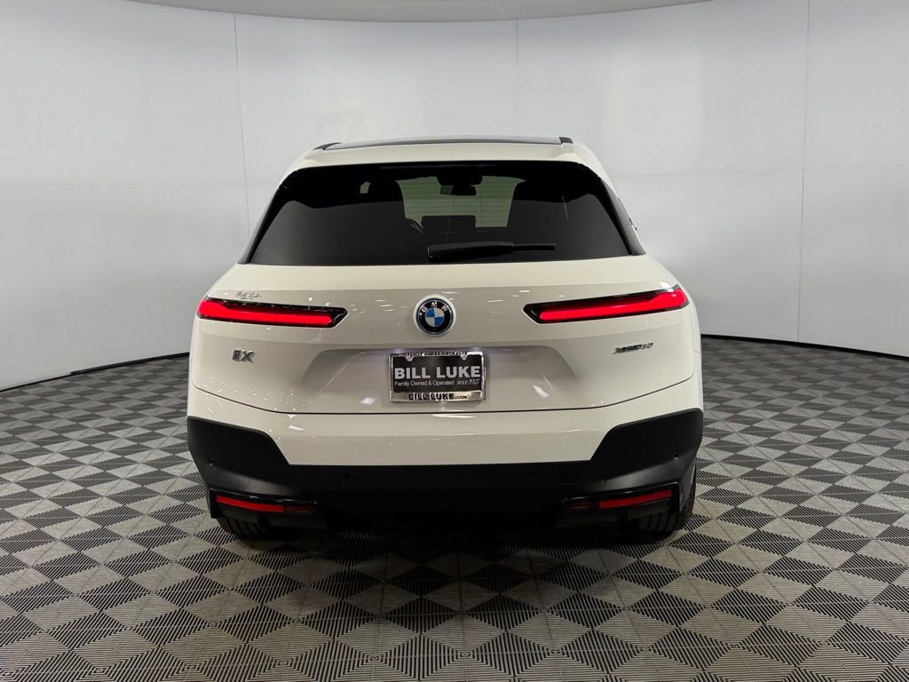Used 2024 BMW iX xDrive50 w/ Convenience Package AWD/4WD image 6