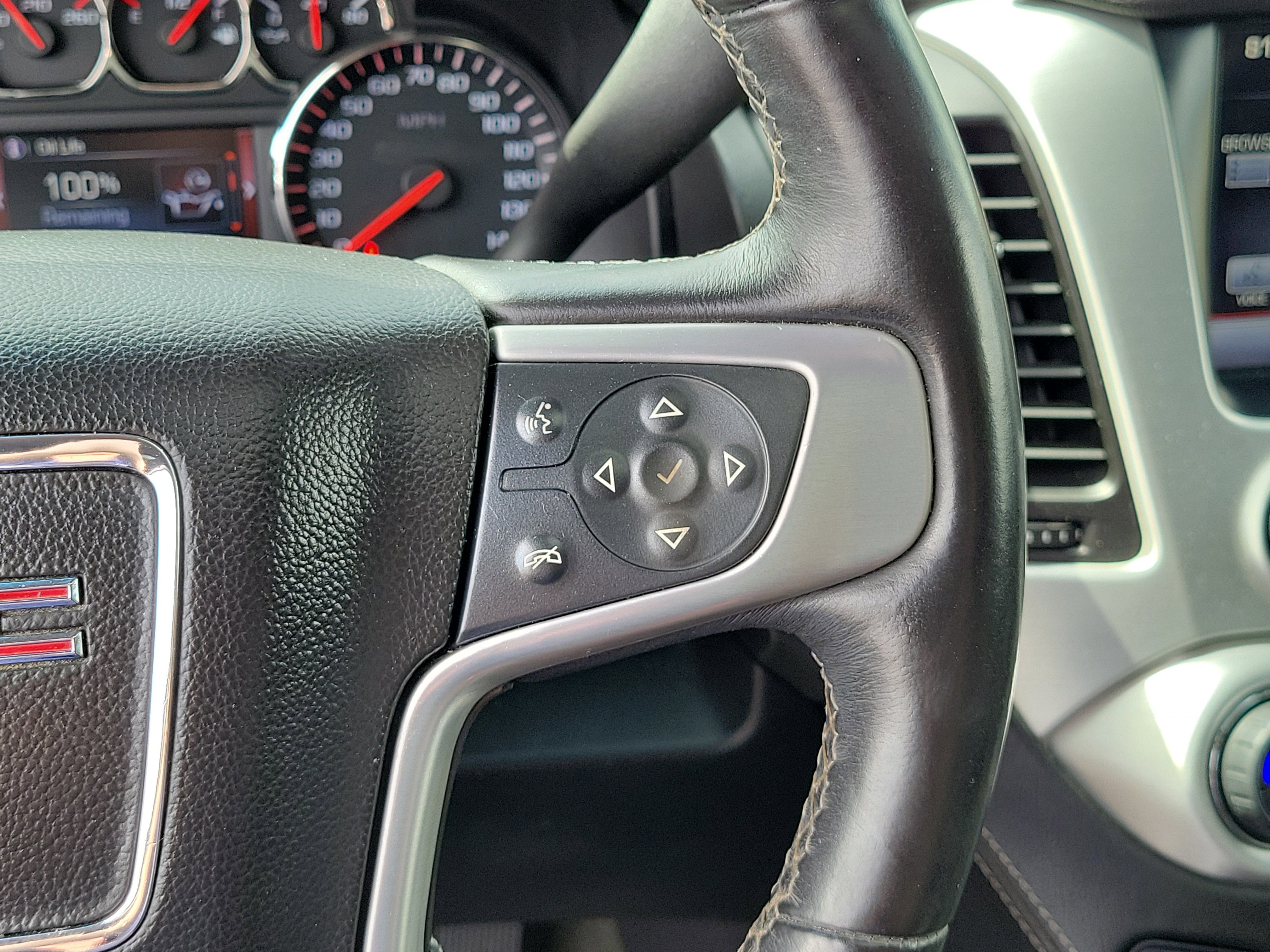 Used 2015 GMC Yukon SLT image 25