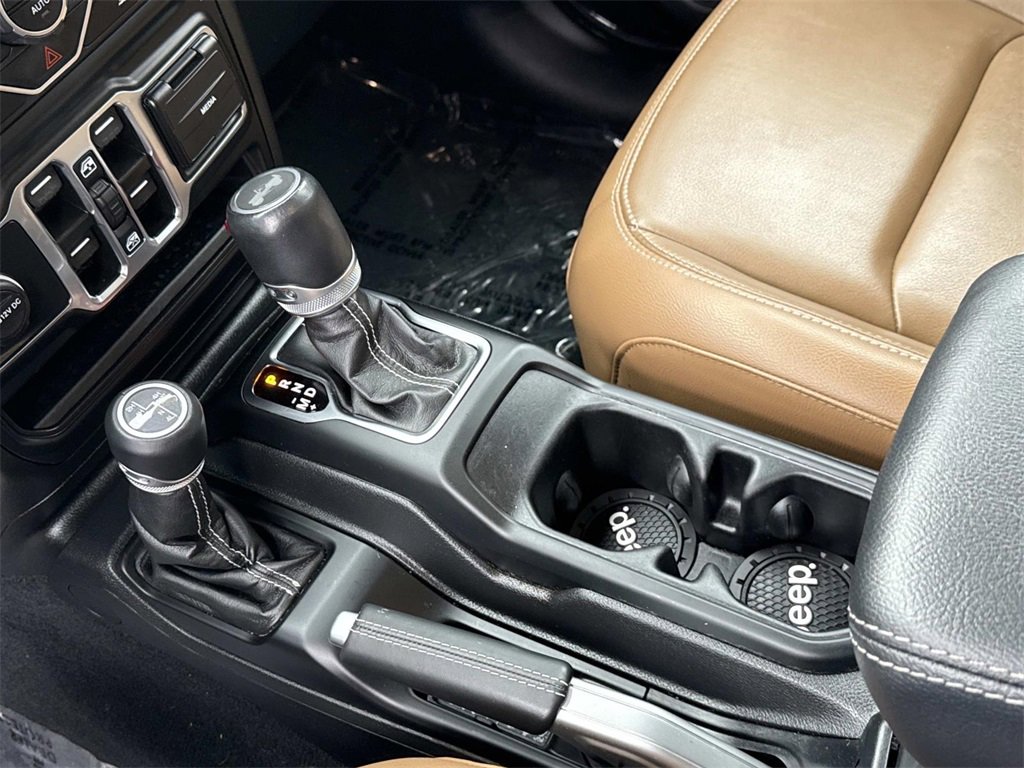 Used 2022 Jeep Wrangler Unlimited Sahara w/ Cold Weather Group image 6