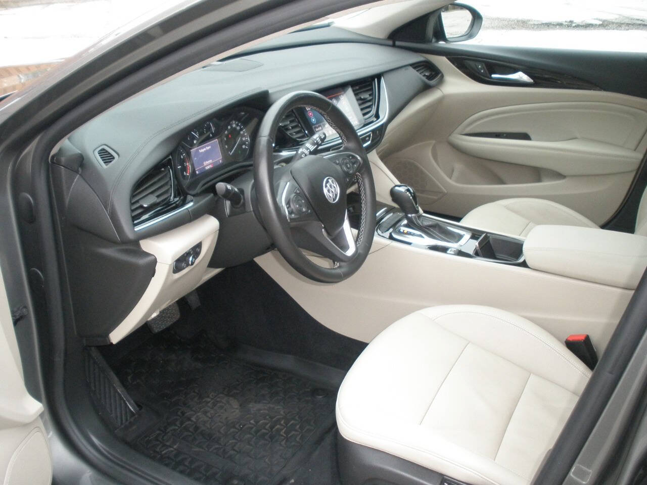 Used 2019 Buick Regal Essence w/ Driver Confidence Package I AWD/4WD image 28