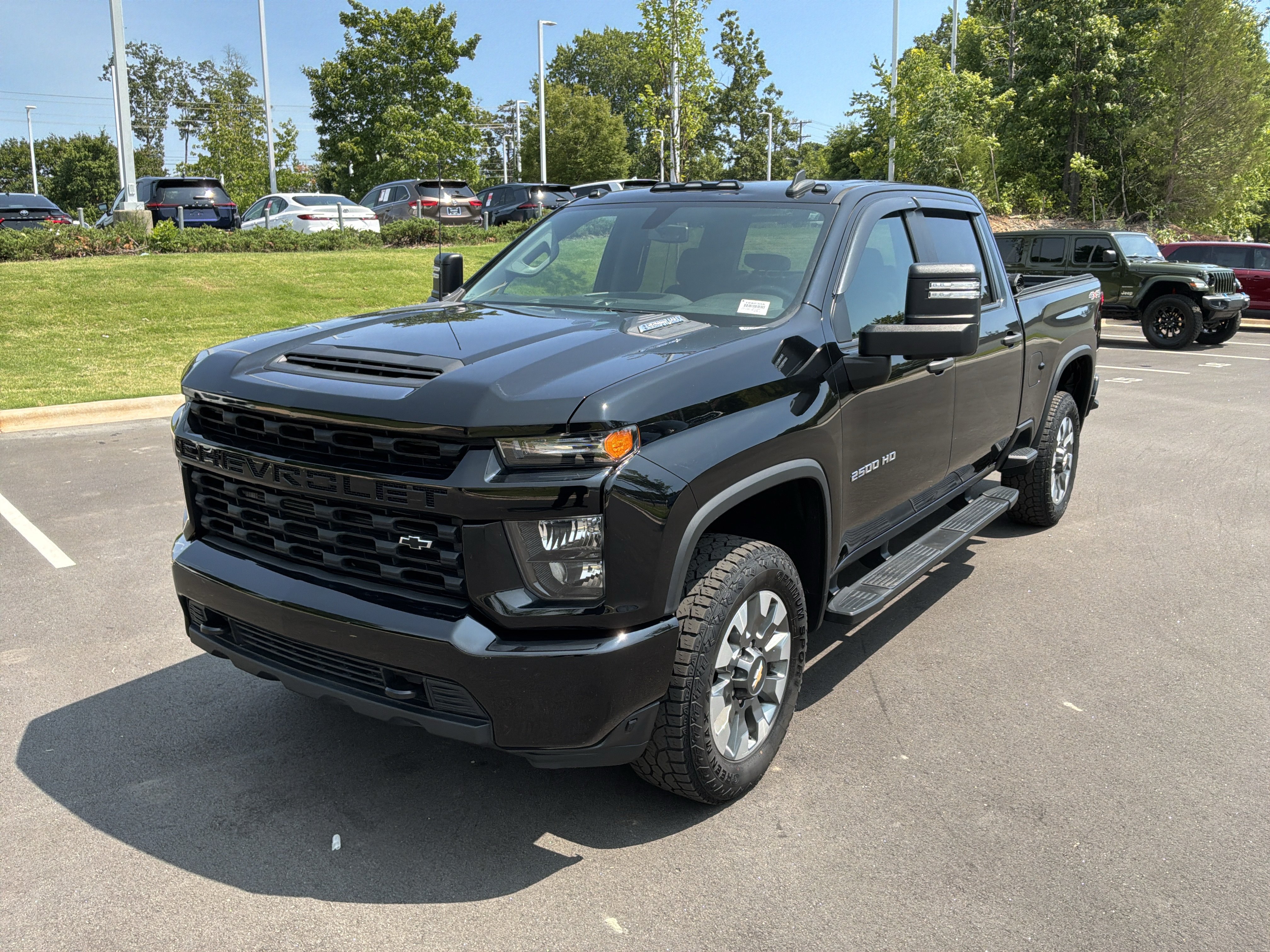 Used 2022 Chevrolet Silverado 2500 Custom w/ Custom Value Package AWD/4WD image 5