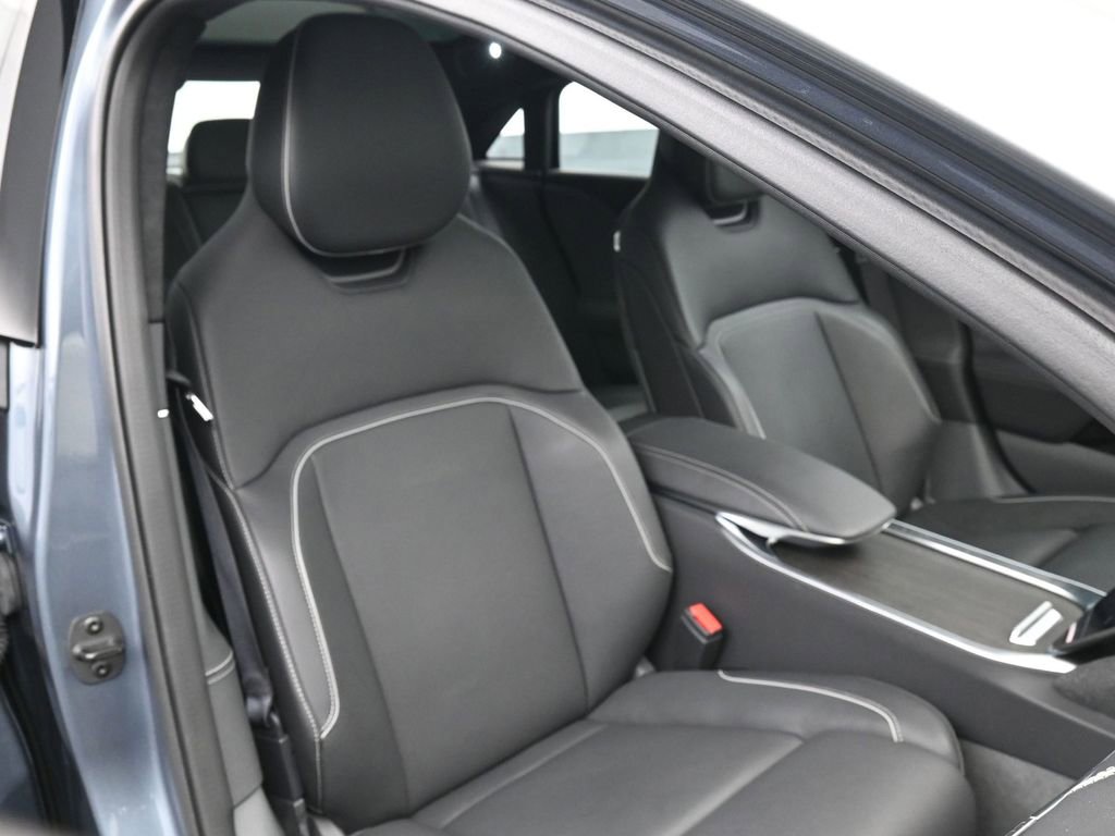 Used 2025 Lucid Air Touring image 18