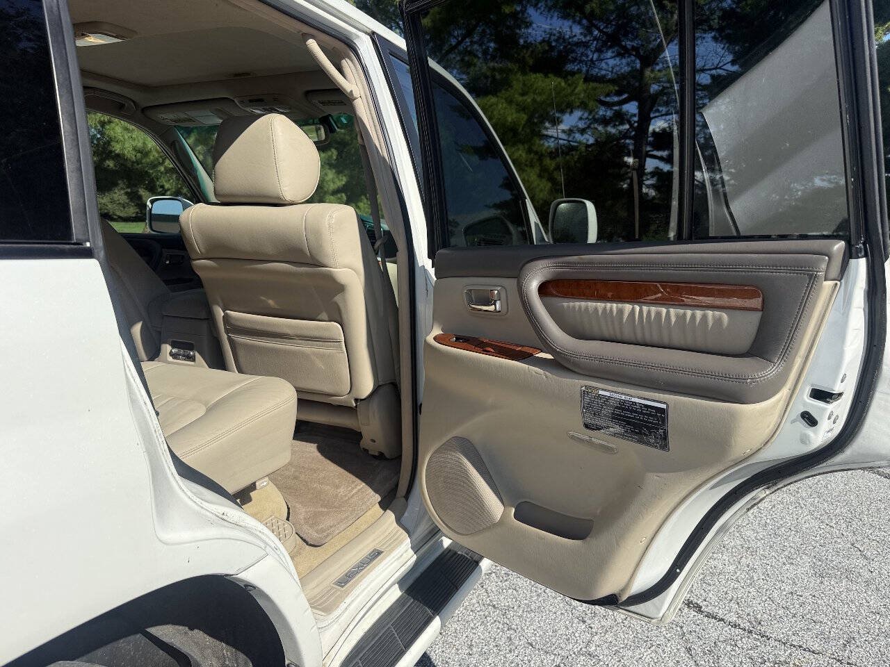Used 2005 Lexus LX 470 4WD w/ Preferred Accessory Pkg image 14