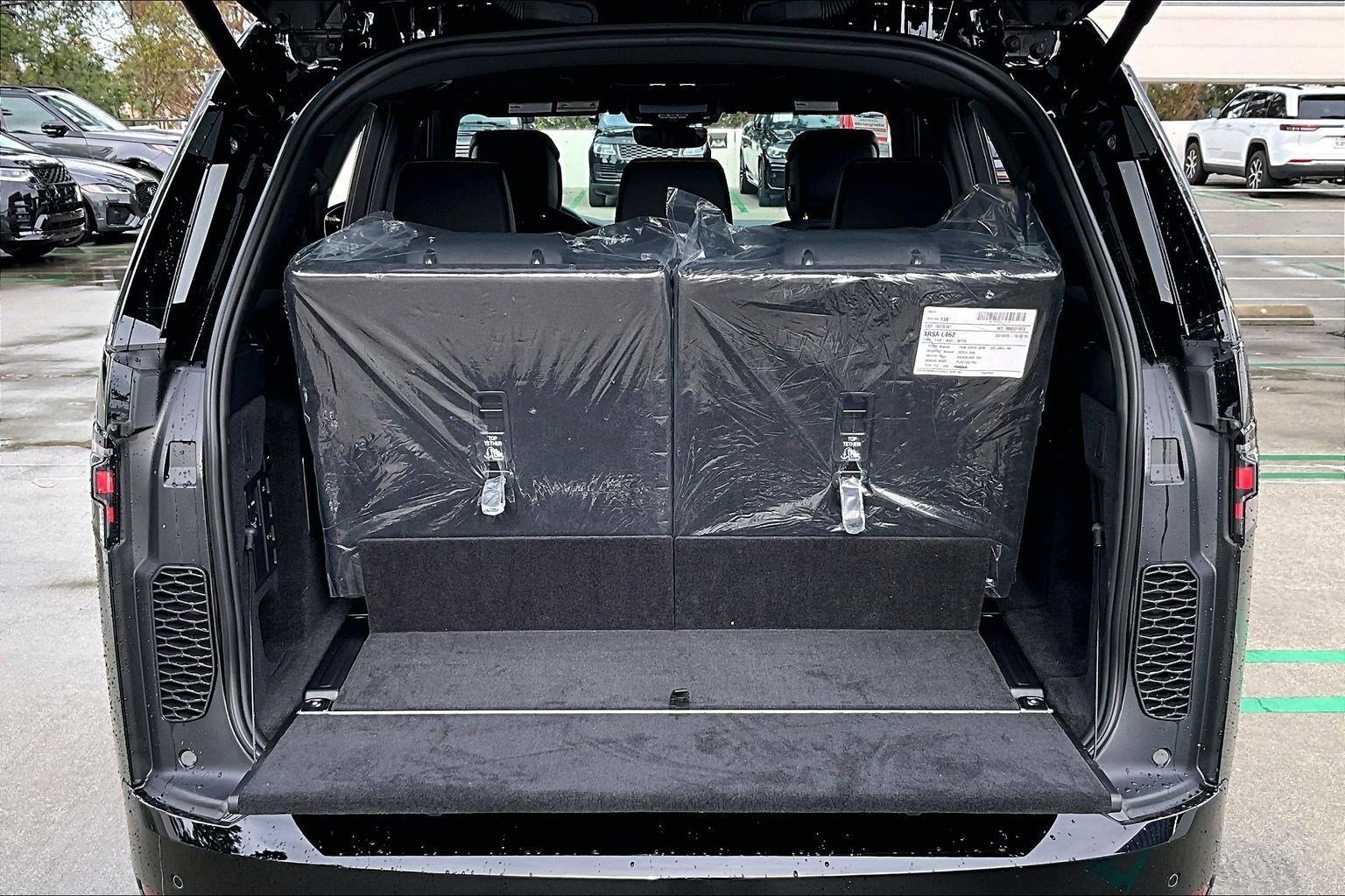 New 2026 Land Rover Discovery Limited Edition AWD/4WD image 12