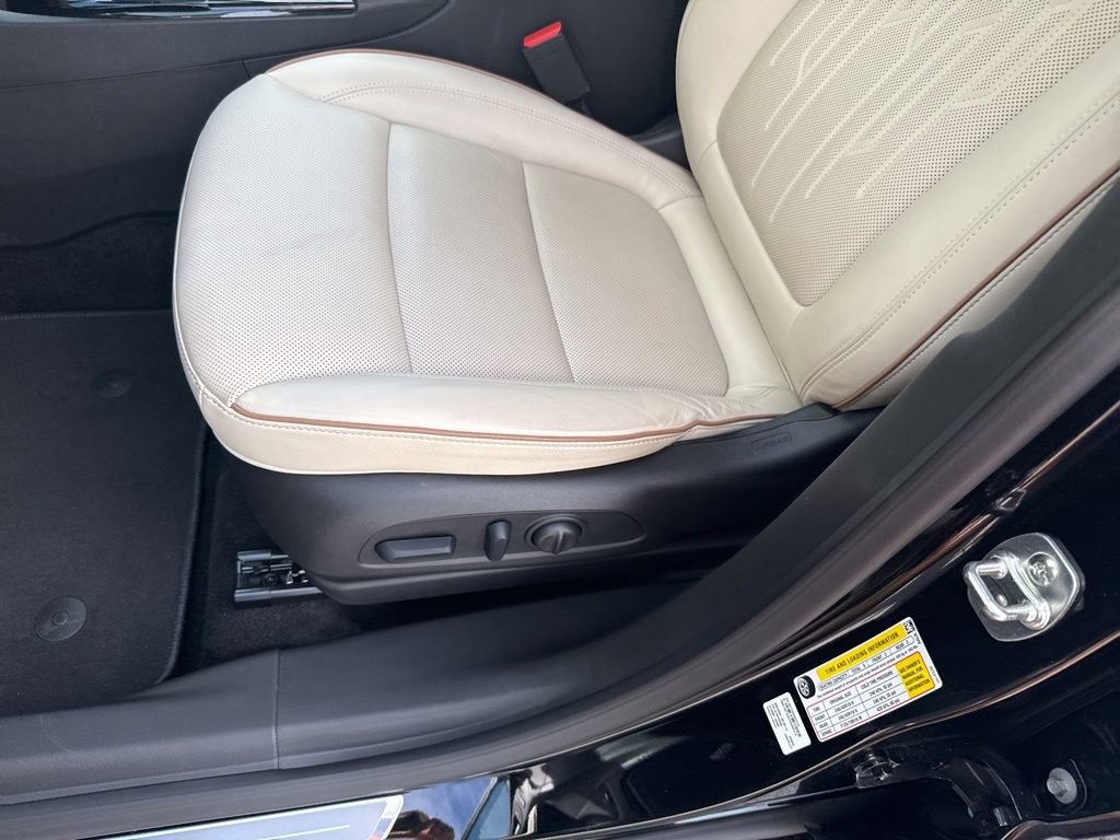 Used 2025 Buick Encore GX Avenir w/ Avenir Technology Package image 19