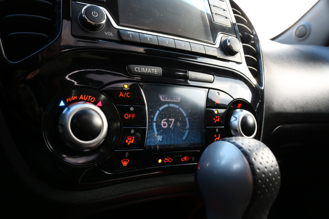 Used 2015 Nissan Juke SV w/ Cold Weather Package image 27