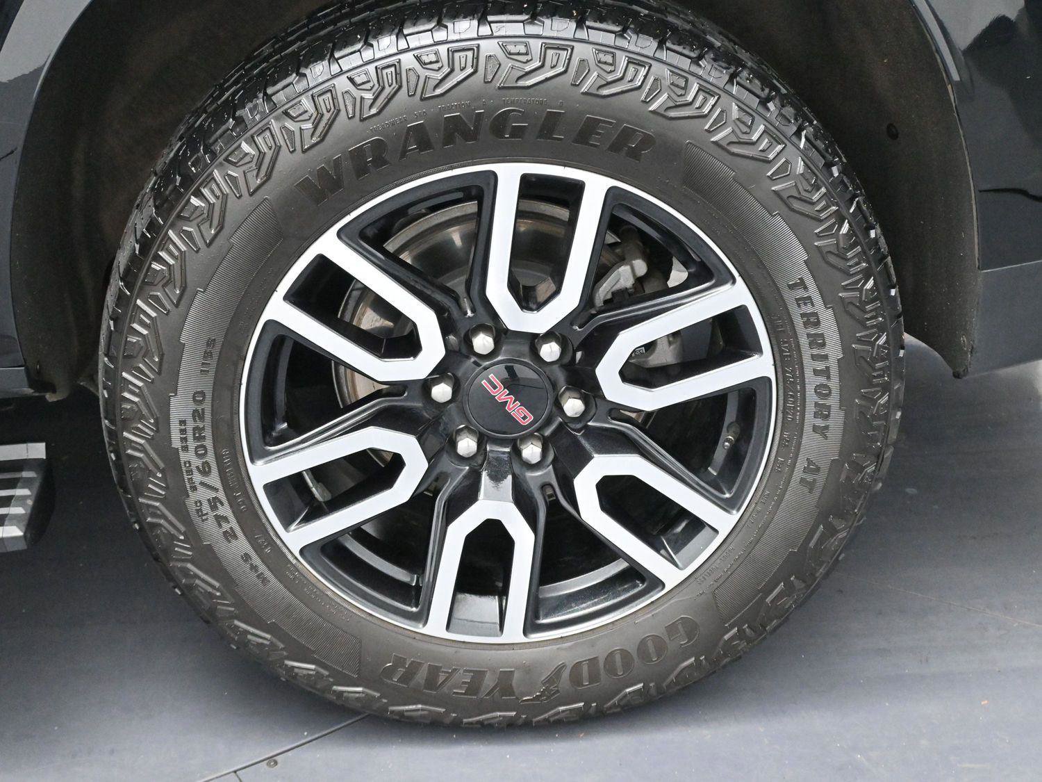 Used 2023 GMC Yukon AT4 w/ AT4 Premium Plus Package image 41