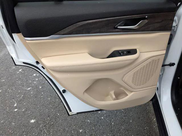 Certified 2023 Jeep Grand Cherokee Limited AWD/4WD image 22