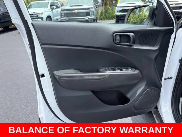 Used 2025 Hyundai Venue Limited FWD image 12