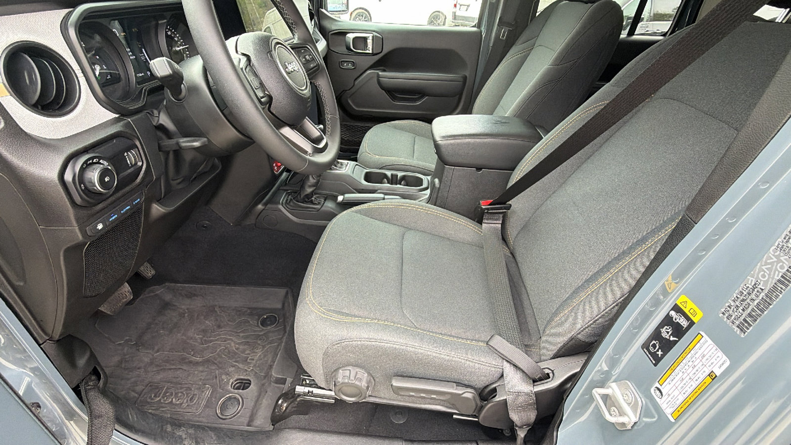 Used 2025 Jeep Wrangler Willys image 16