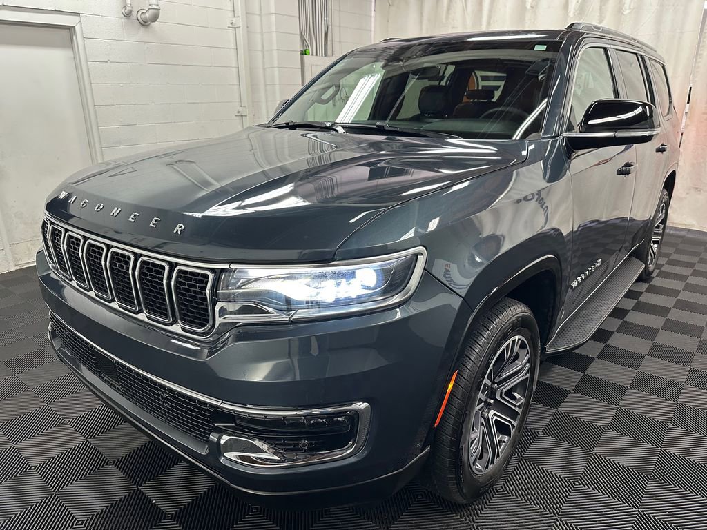 Used 2025 Jeep Wagoneer 4WD w/ Premium Group I image 4