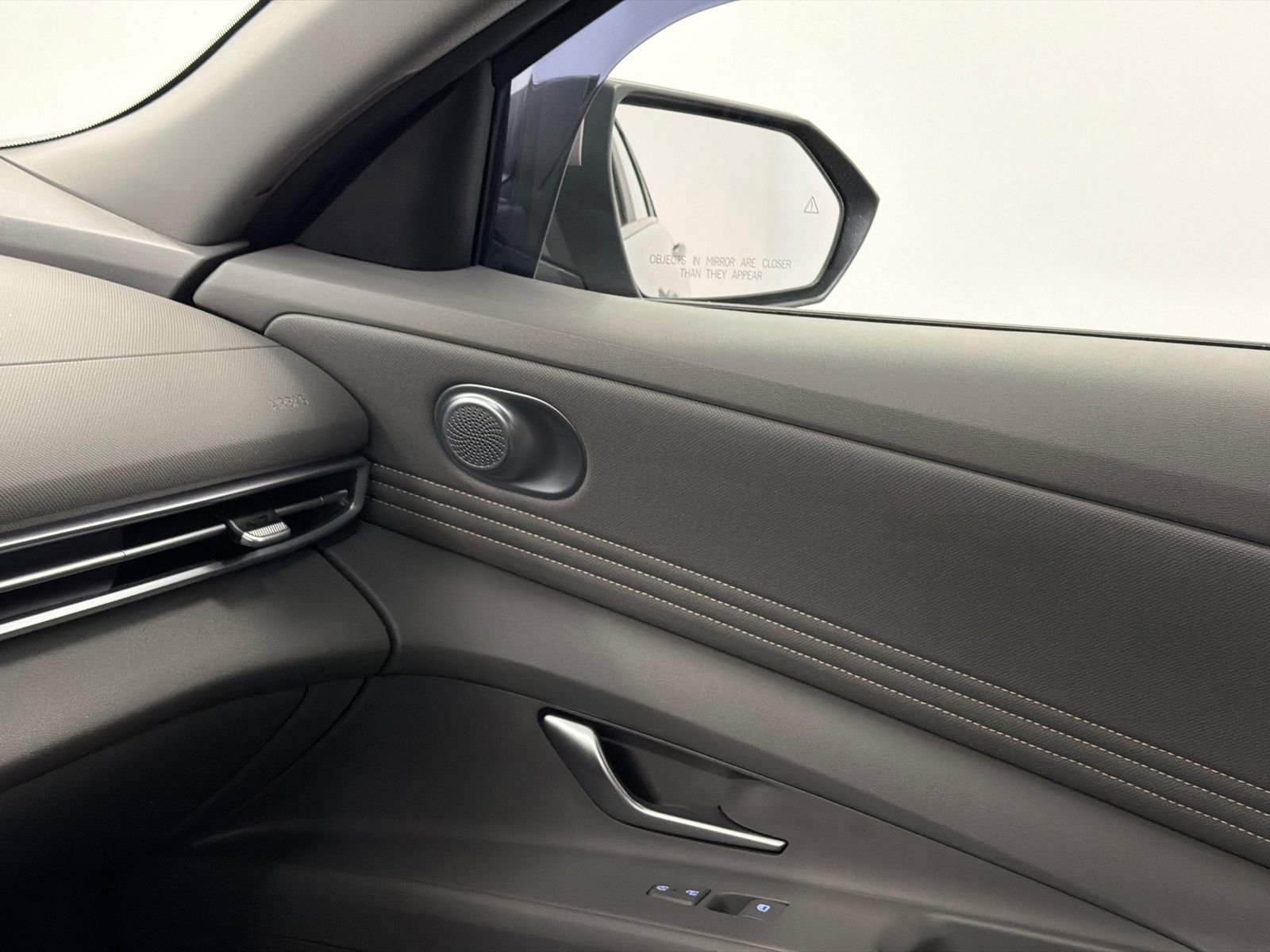 Used 2023 Hyundai Elantra SEL w/ Convenience Package image 28