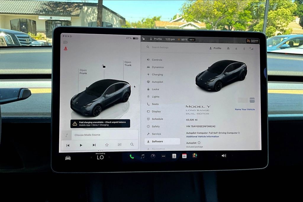 Used 2022 Tesla Model Y Long Range image 11