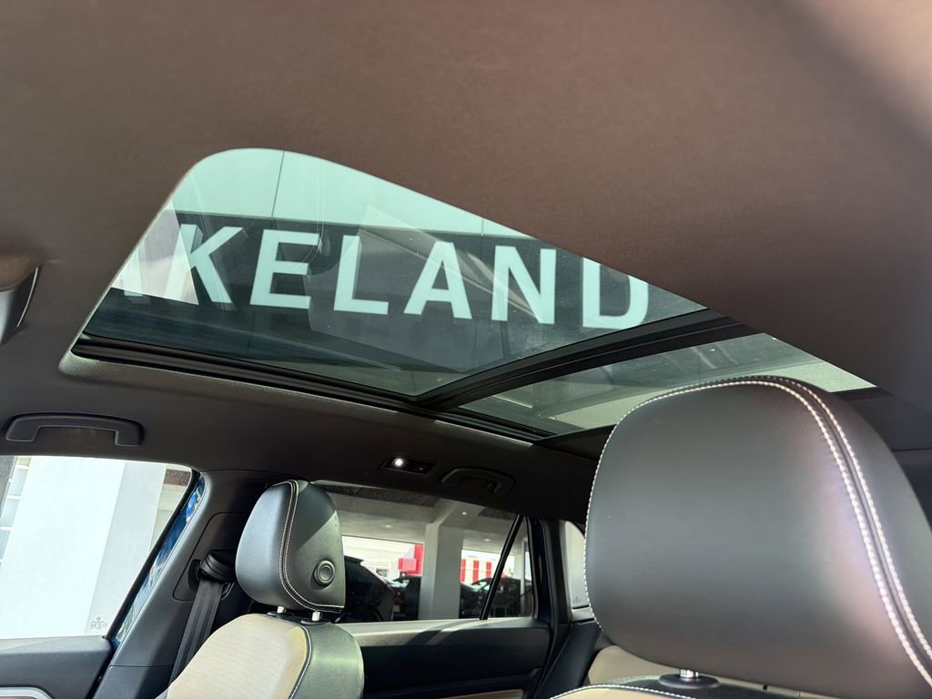 Used 2022 Volkswagen Atlas Cross Sport SEL R-Line image 23