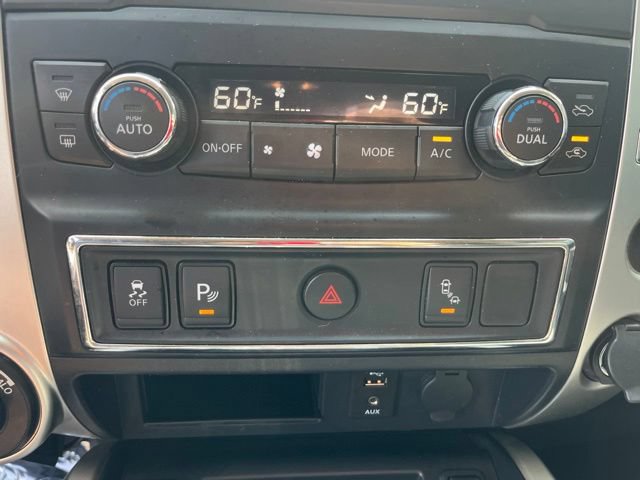 Used 2018 Nissan Titan SV w/ SV Convenience Package AWD/4WD image 17