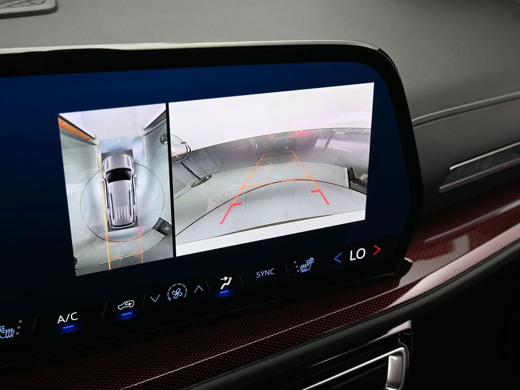 Used 2024 Chevrolet Traverse Z71 w/ Enhanced Driving Package image 24