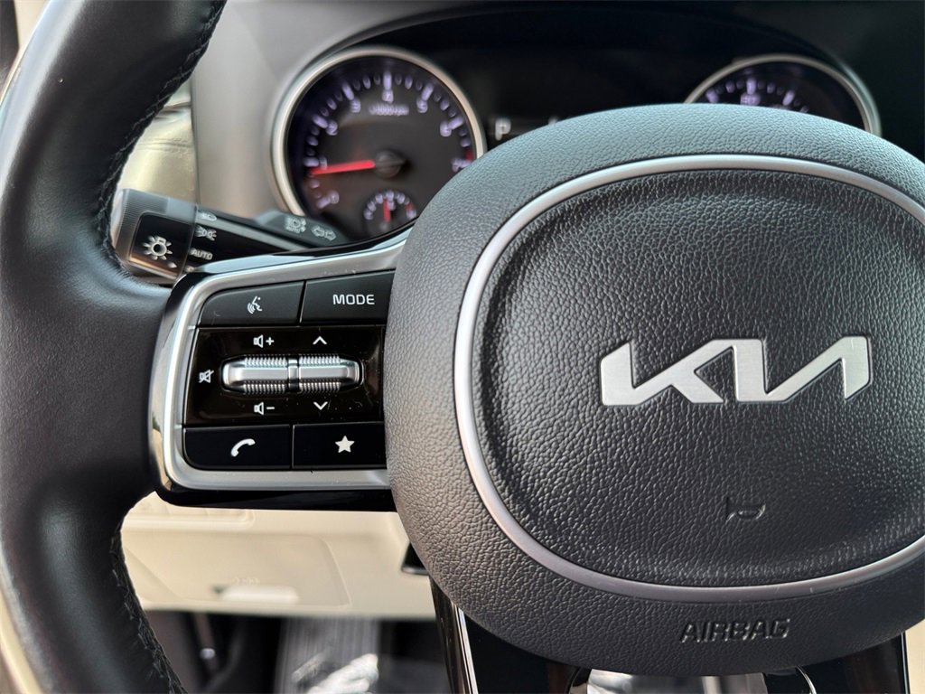 Used 2024 Kia Carnival LX image 25