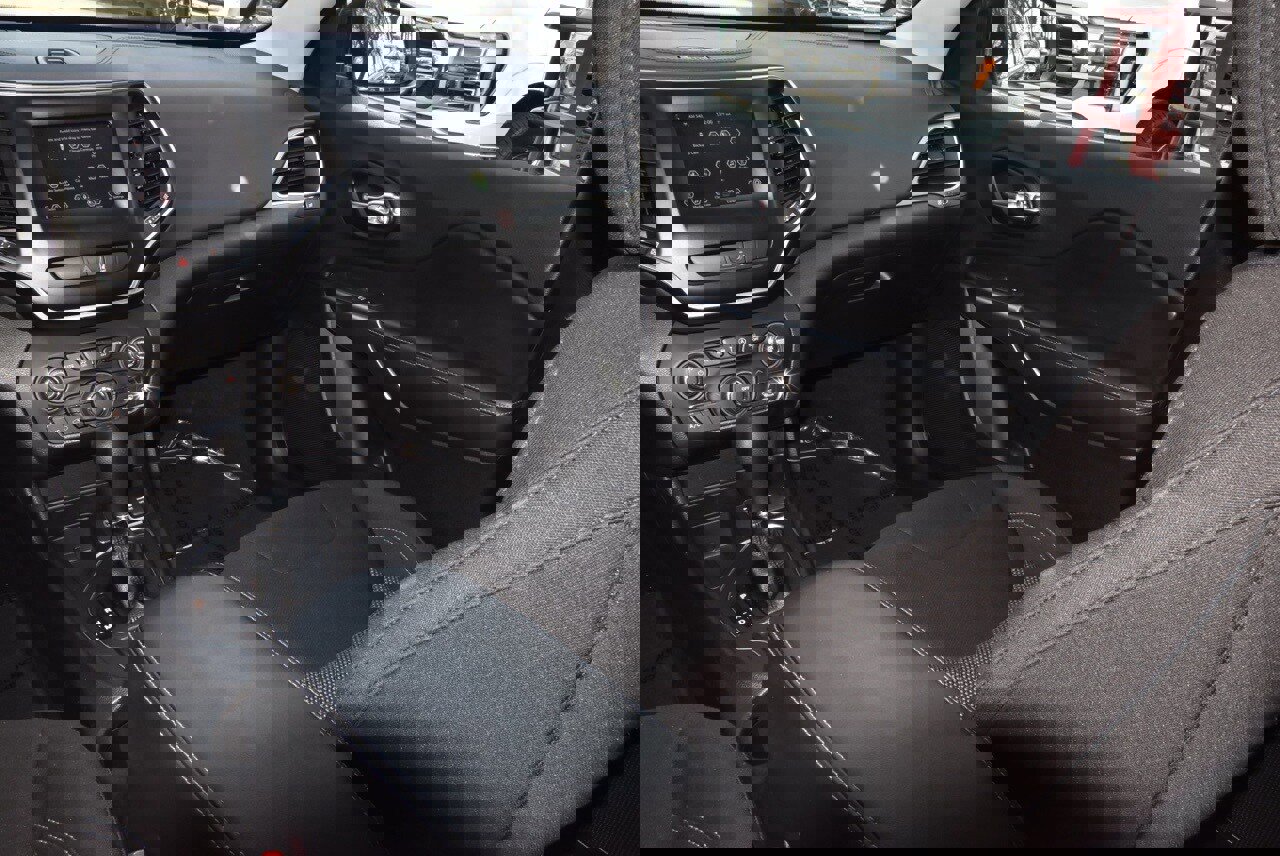 Used 2021 Jeep Cherokee Latitude image 17