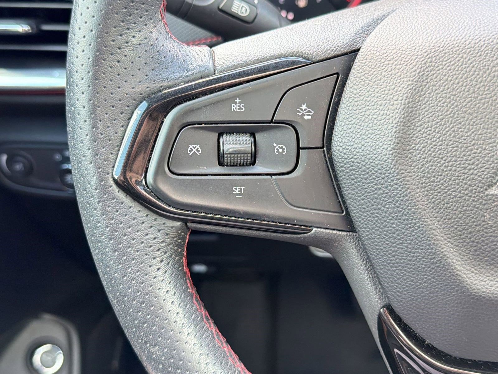 Used 2021 Chevrolet TrailBlazer RS w/ Sun and Liftgate Package image 16