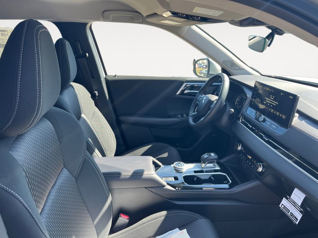 New 2026 Mitsubishi Outlander ES image 15