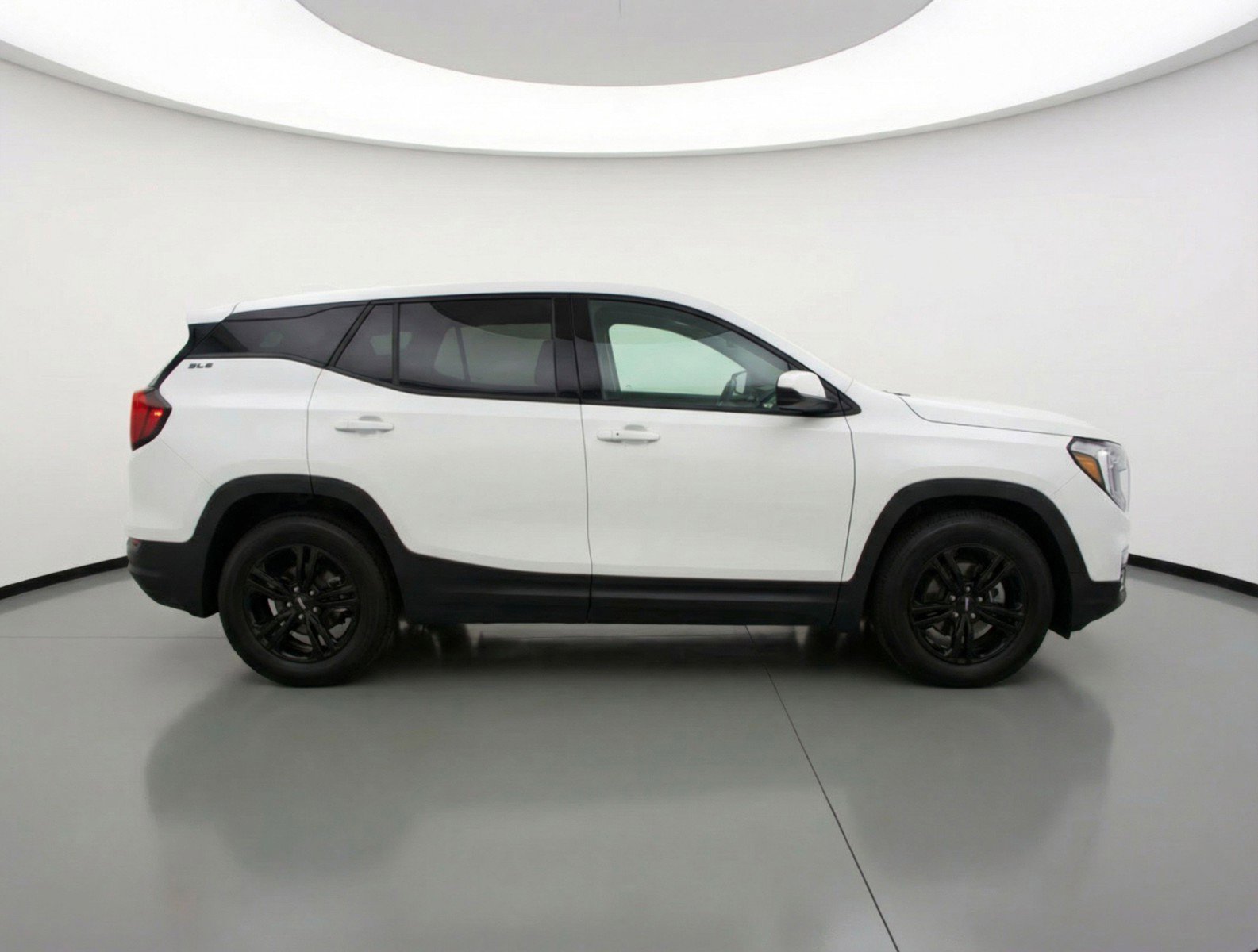 Used 2024 GMC Terrain SLE image 11