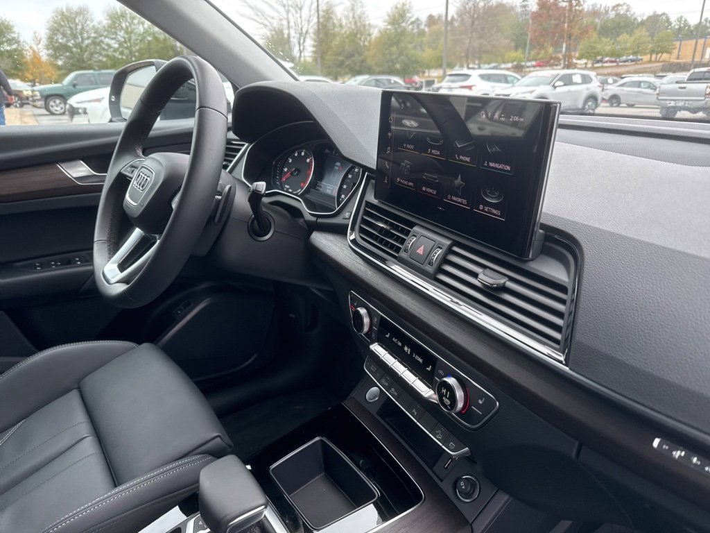 Used 2024 Audi Q5 2.0T Premium w/ Convenience Package image 28