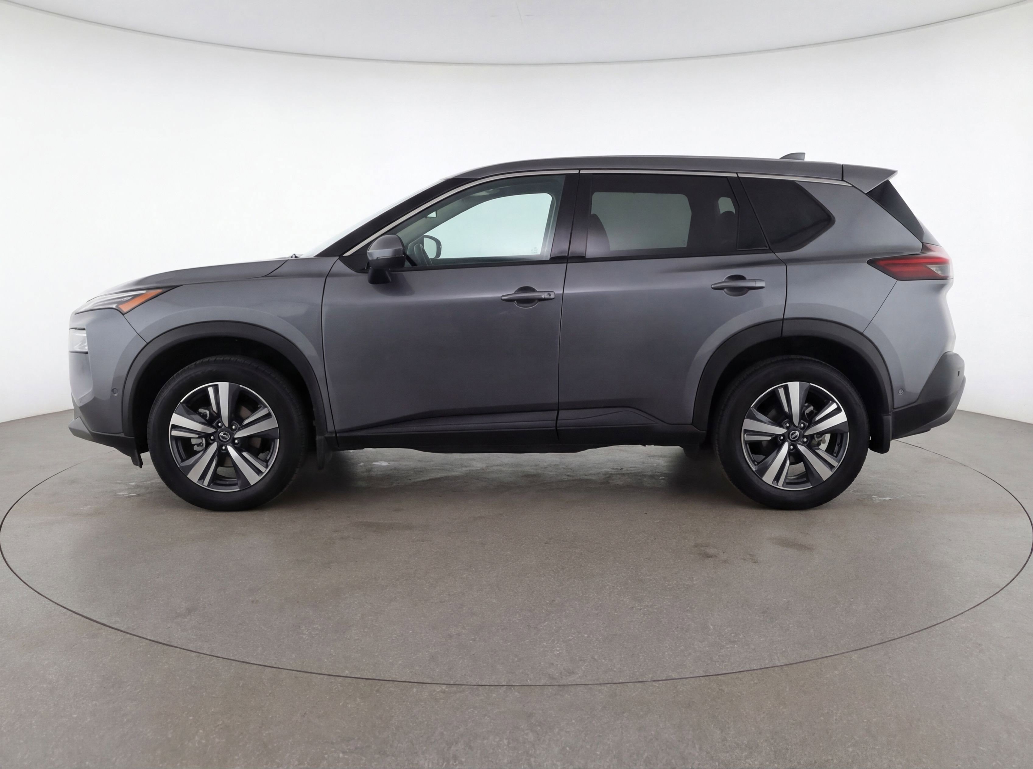 Used 2025 Nissan Rogue SV image 5