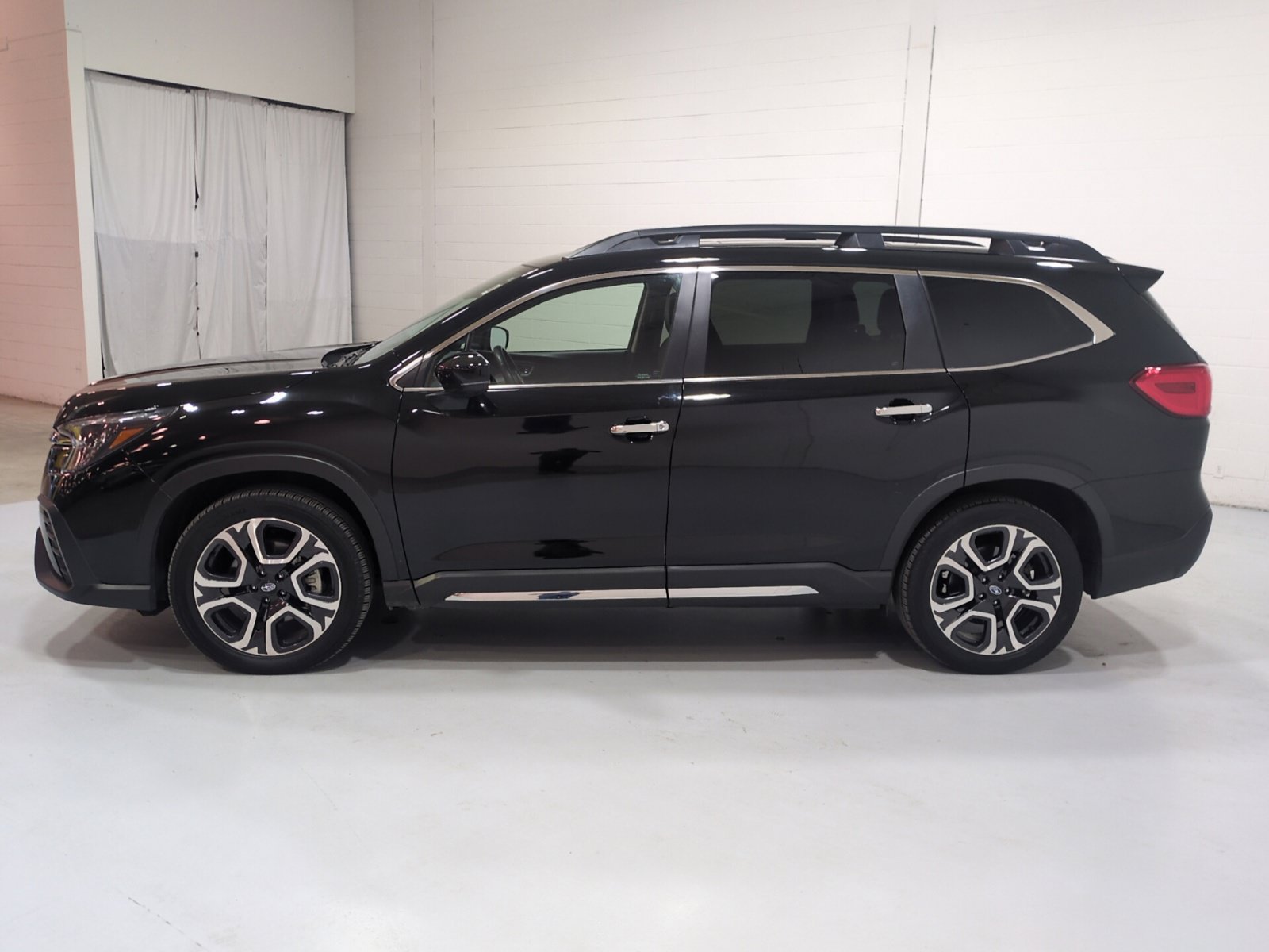 Used 2024 Subaru Ascent Touring AWD/4WD image 6