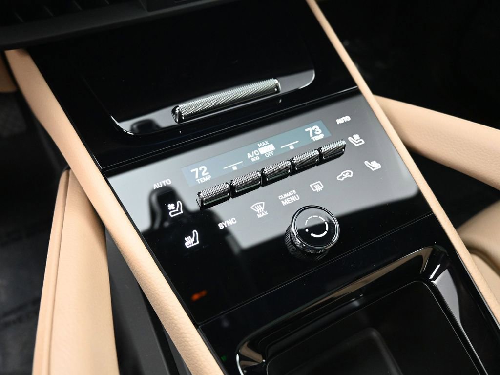 Certified 2025 Porsche Cayenne E-Hybrid w/ Premium Package Plus image 25