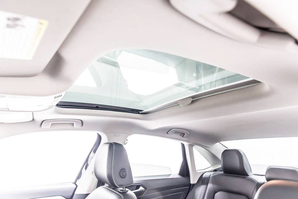 Used 2024 Volkswagen Jetta SE FWD image 16