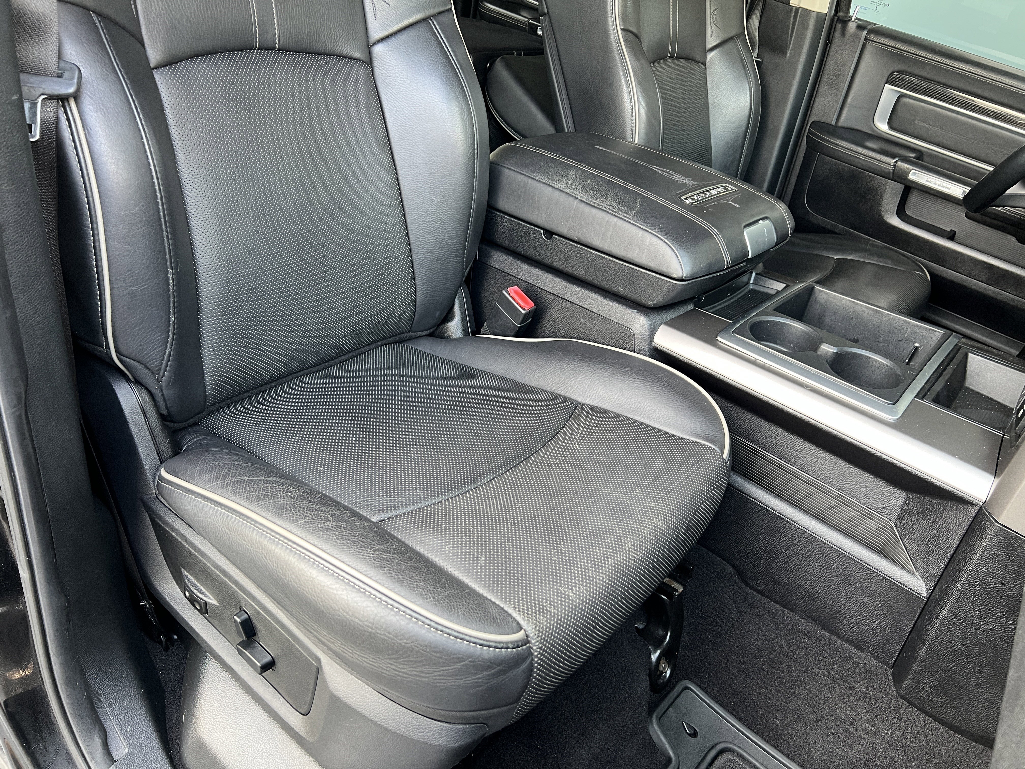 Used 2014 RAM 3500 Laramie Longhorn image 24