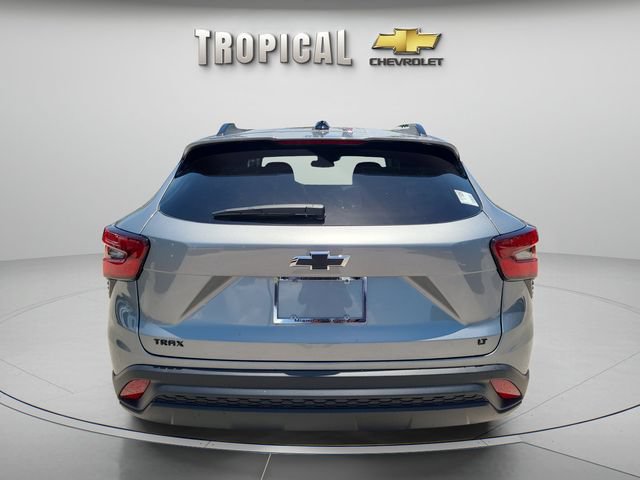 New 2026 Chevrolet Trax LT w/ Midnight Edition FWD image 4