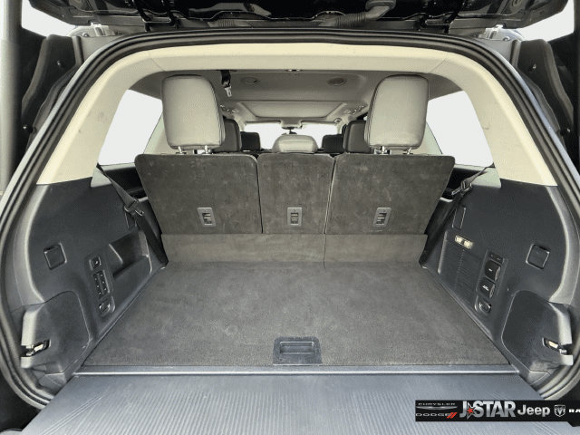 Used 2025 Ford Expedition Active RWD image 32