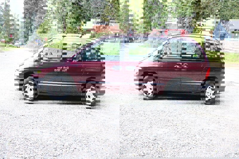 Used 1999 Dodge Caravan image 12