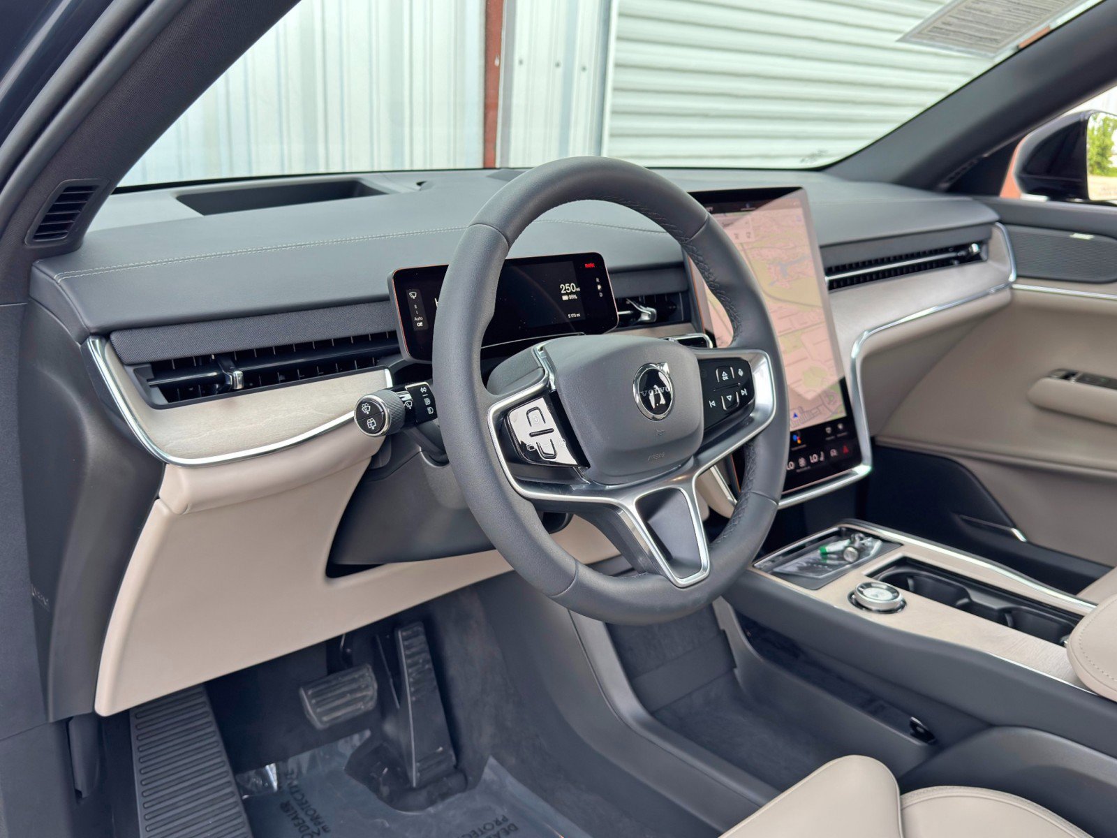 Used 2025 Volvo EX90 Ultra AWD/4WD image 14