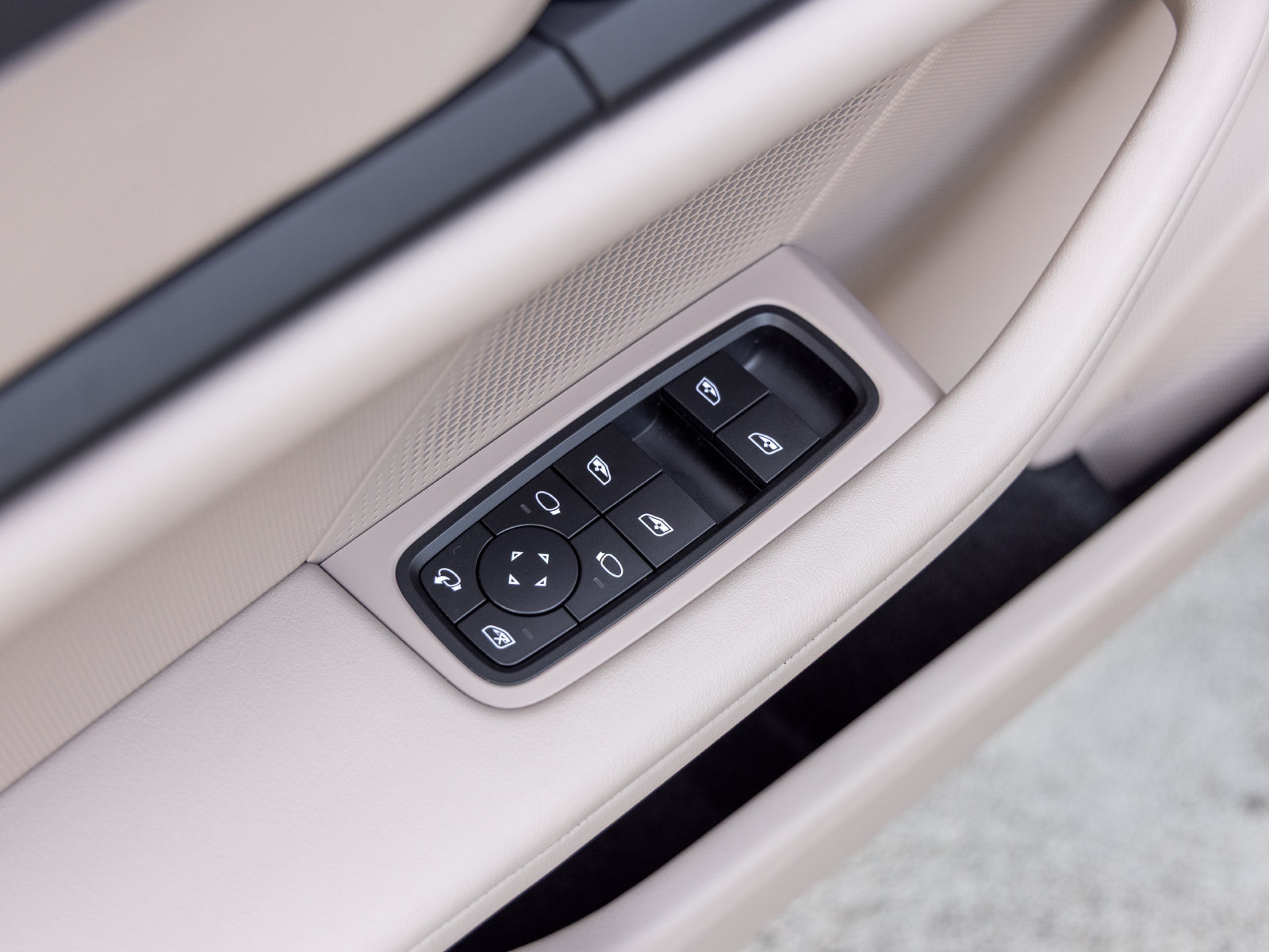 Certified 2023 Porsche Taycan 4S AWD/4WD image 23