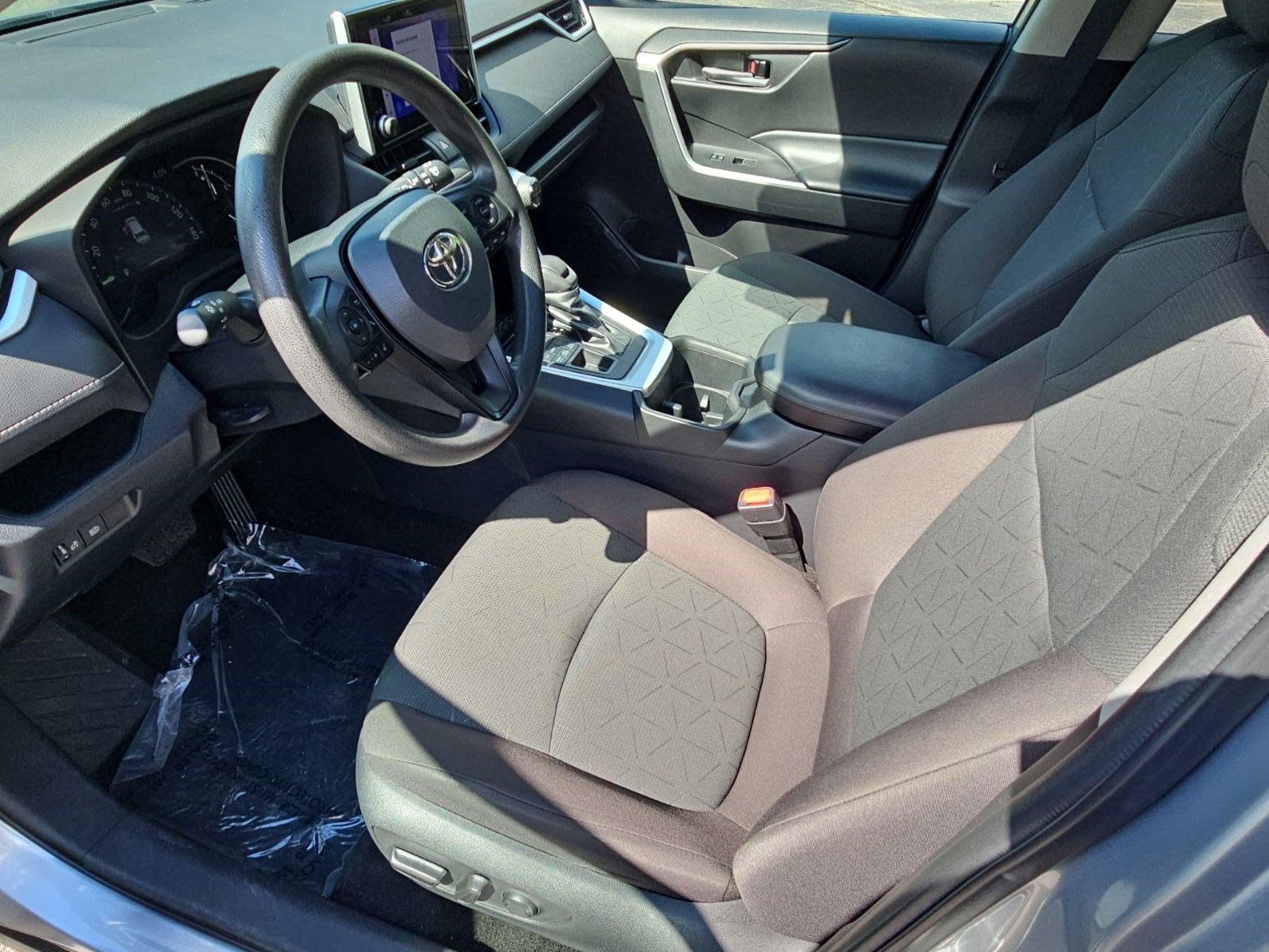 Used 2023 Toyota RAV4 XLE AWD/4WD image 19