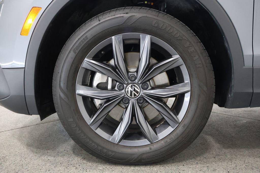 Used 2023 Volkswagen Tiguan SE FWD image 5