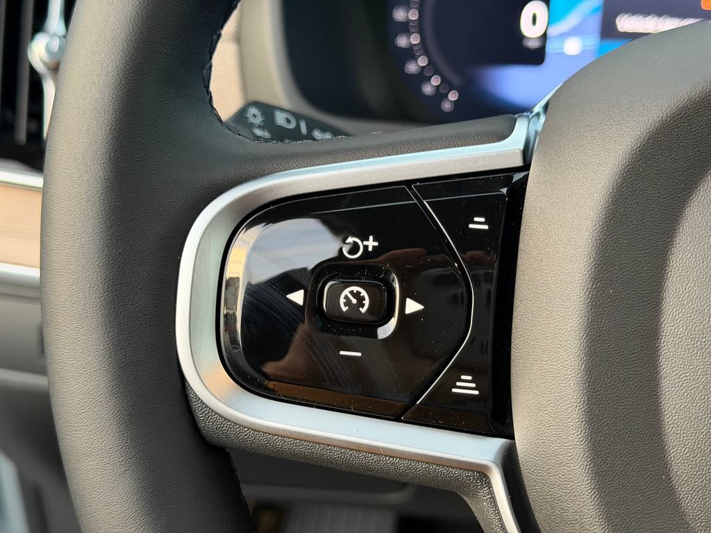 New 2026 Volvo XC90 T8 Plus w/ Protection Package Premier AWD/4WD image 19