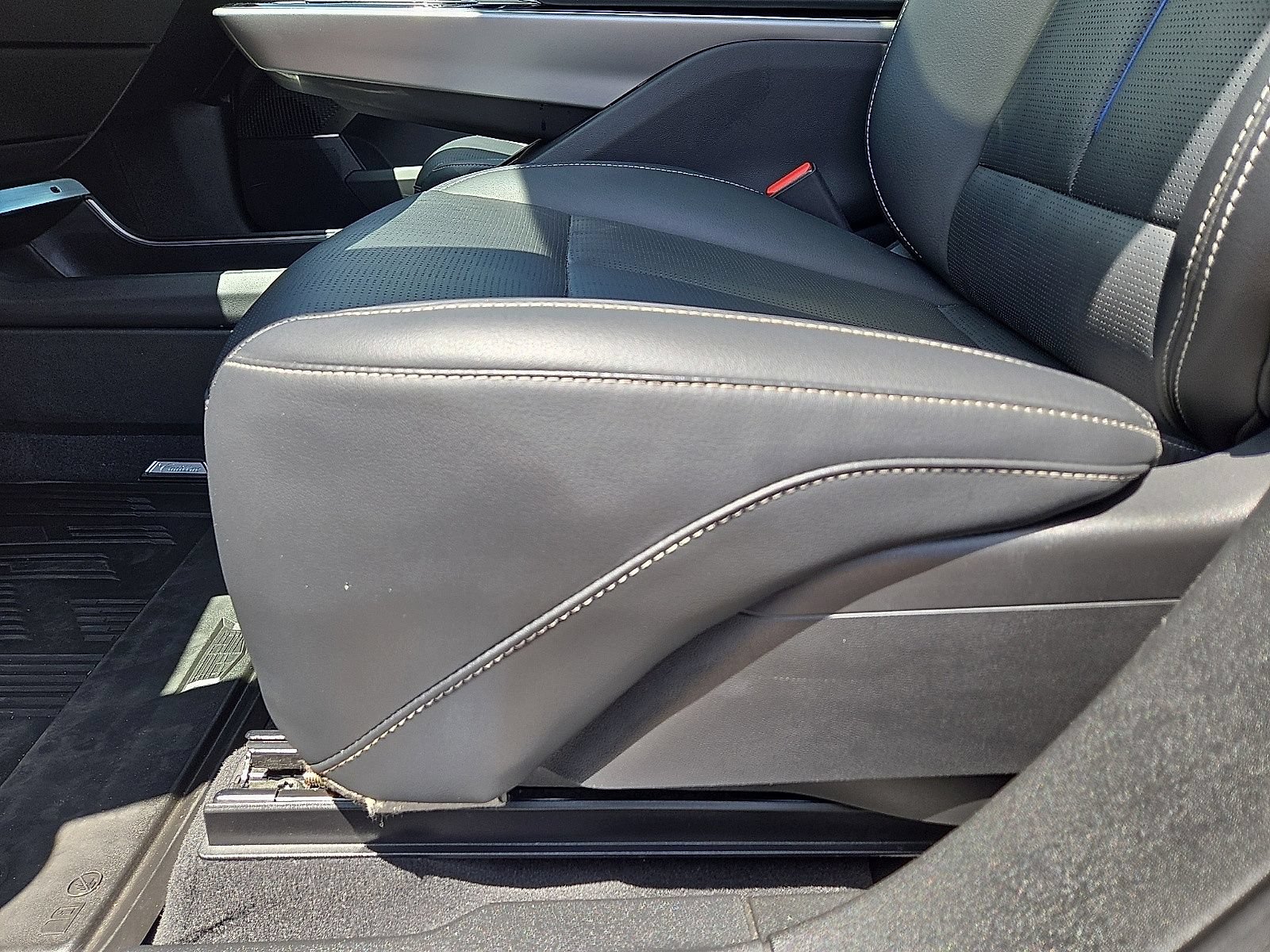 Used 2024 Cadillac Lyriq Sport RWD image 25