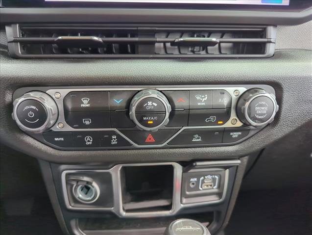 Used 2024 Jeep Gladiator Sport image 12