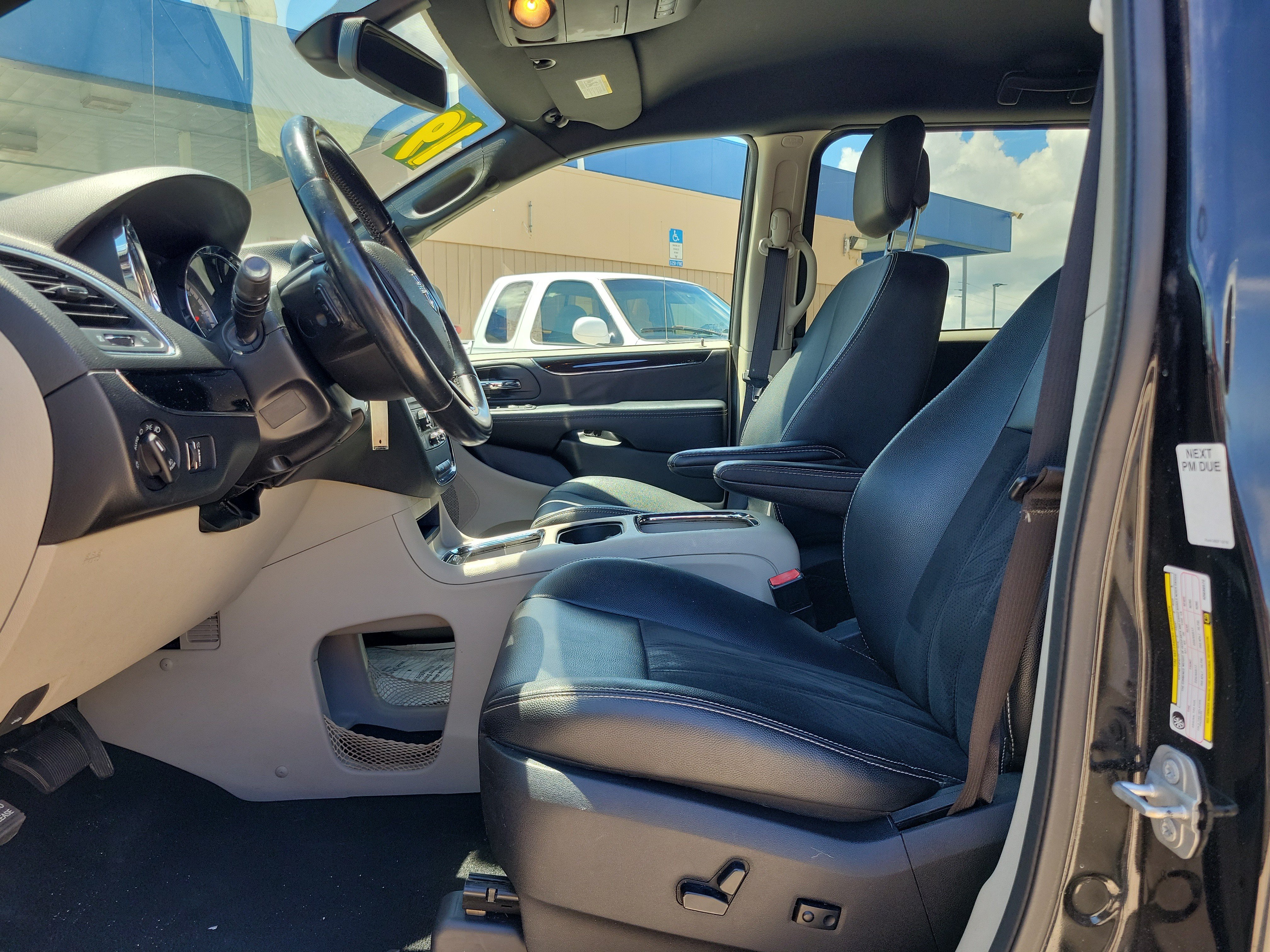 Used 2019 Dodge Grand Caravan SXT FWD image 12