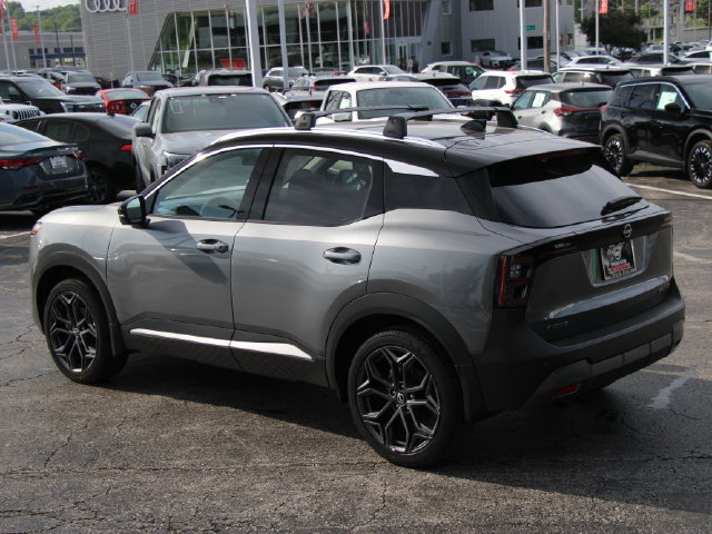 Used 2025 Nissan Kicks SR AWD/4WD image 3