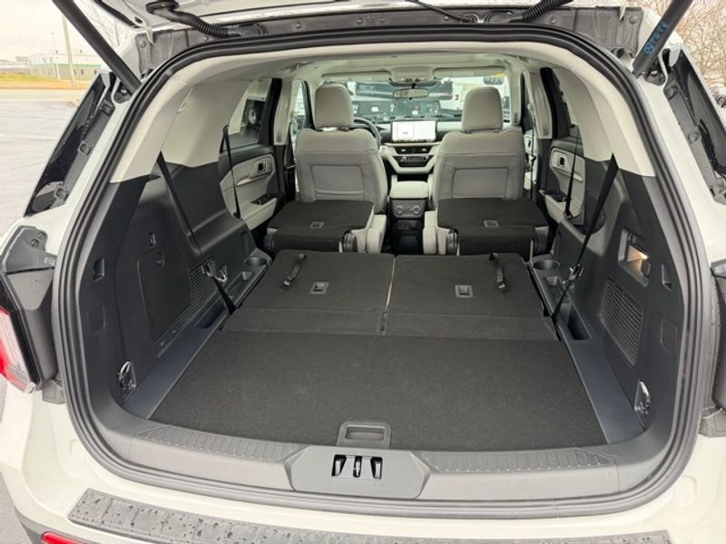 New 2026 Ford Explorer Active image 24