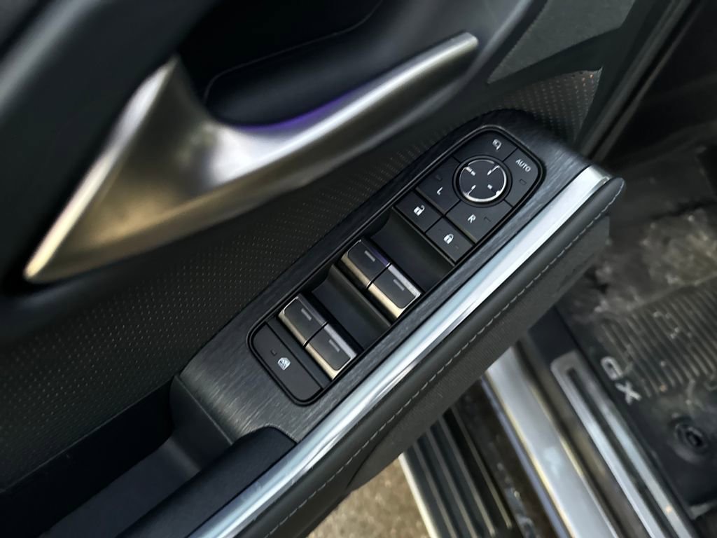 Used 2024 Lexus GX 550 w/ Accessory Package (2T) AWD/4WD image 11