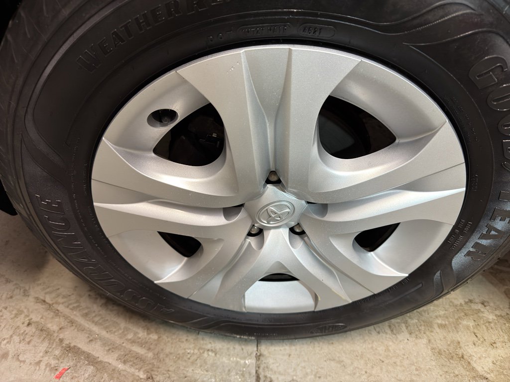 Used 2013 Toyota RAV4 LE image 31