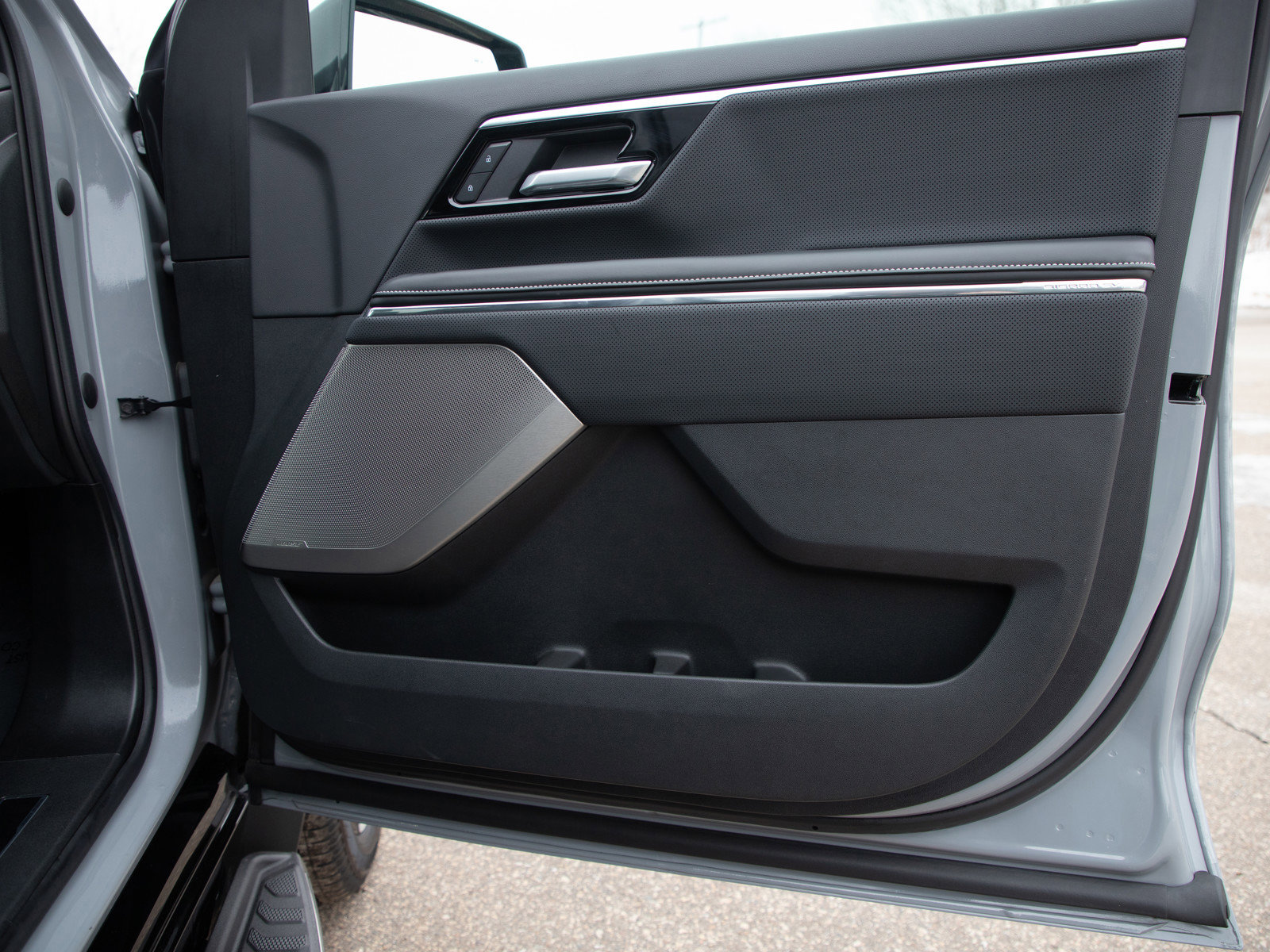 Used 2025 GMC Sierra EV Denali image 9