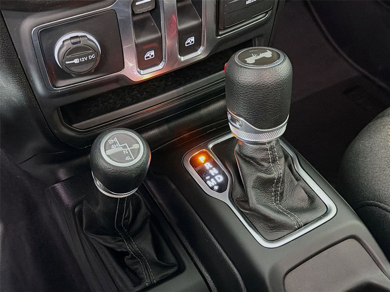 Used 2025 Jeep Wrangler Sport AWD/4WD image 17