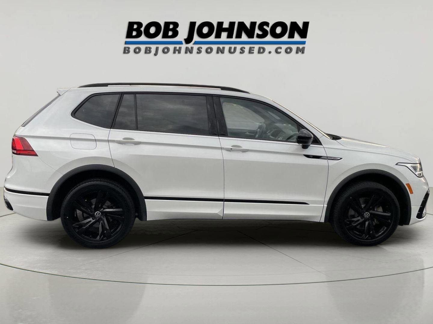 Used 2023 Volkswagen Tiguan SE R-Line AWD/4WD image 2